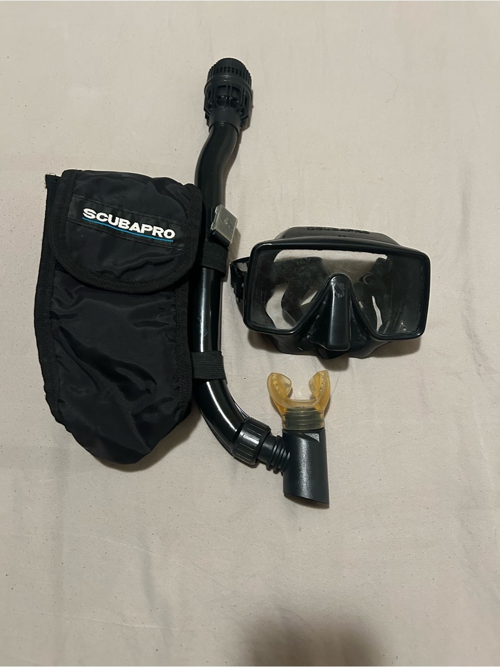 Scubapro Men’s Black Snorkel Mask and Dry Snorkel Set